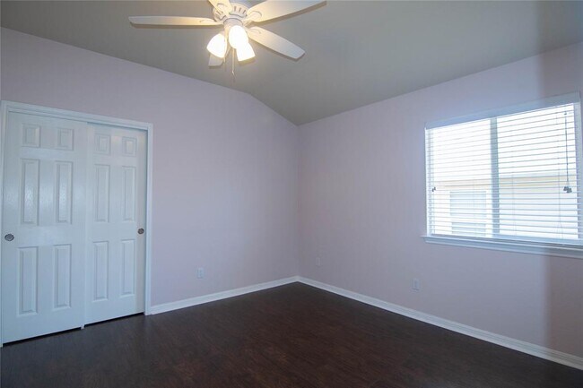 Building Photo - 504 Comal Run
