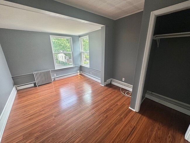 Building Photo - Stunning Renovated 6-Bedroom Home Near Dow...