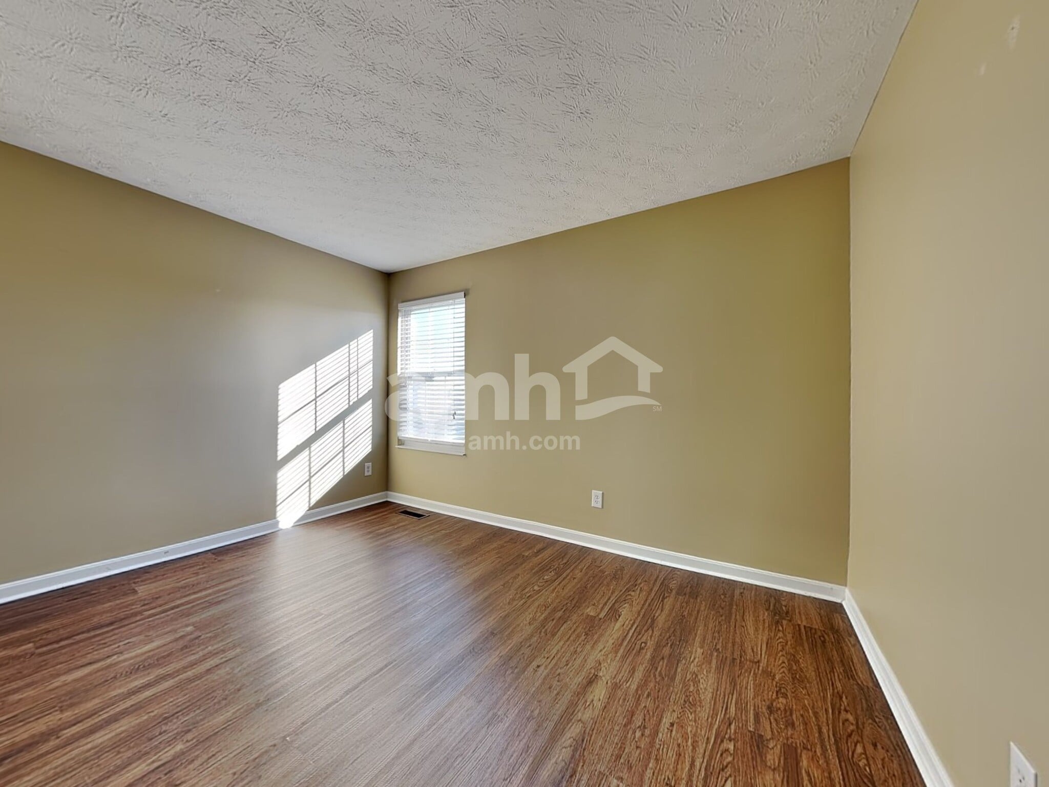 Building Photo - 71 Meadowcrest Dr