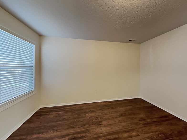 Building Photo - 9551 W Portola Dr