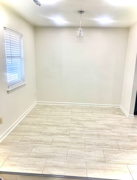 Building Photo - 6037 Old College Dr