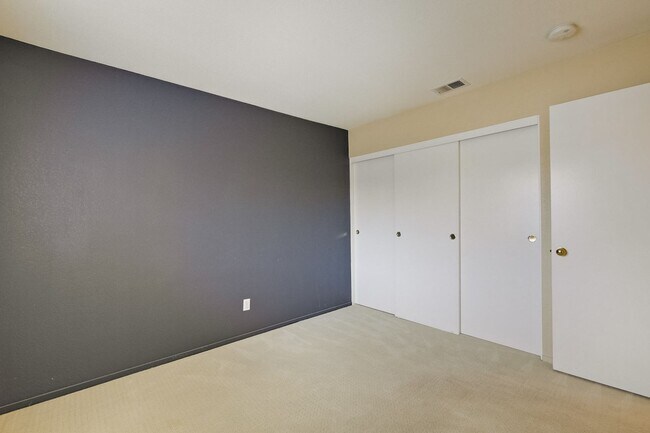 Building Photo - Awesome 3 Bedroom  Home Near Rivermark Plaza!