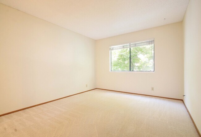 Building Photo - 2 bedroom 2 bath Condo in great neighborhood $3500