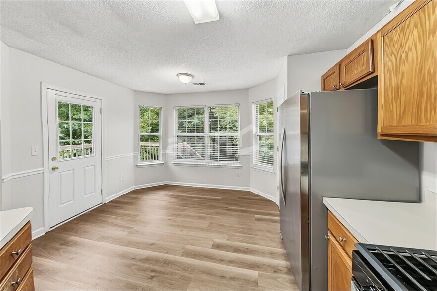 Building Photo - 4238 Zephyrhills Dr