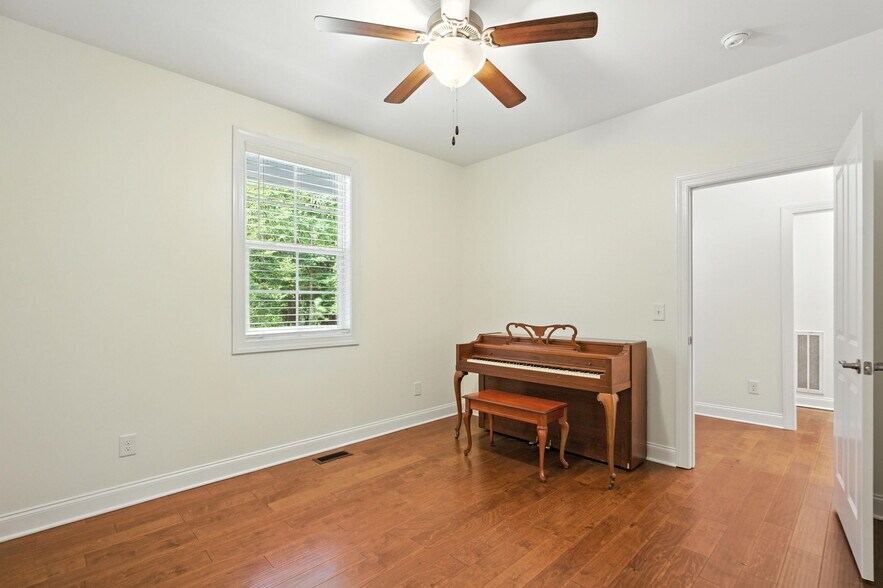 Building Photo - 1541 Louisiana Ln