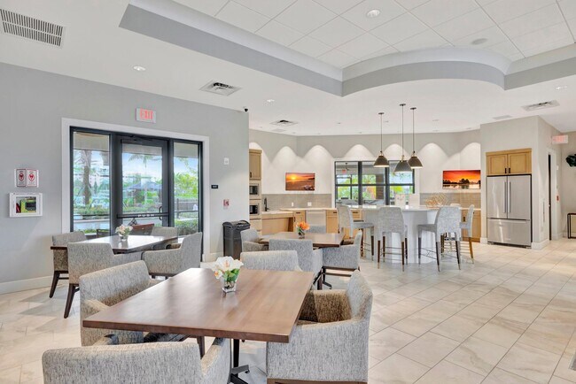 Building Photo - 4651 Pinehurst Trl E