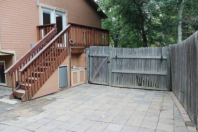 Building Photo - 211 Redwood Cir