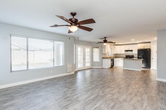 Building Photo - Charming 5 Bed 3 bath Home in Avondale