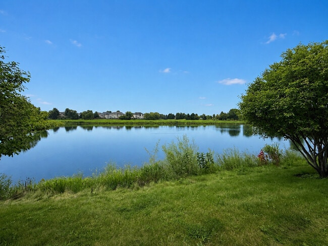 Building Photo - 263 Lakeshore Dr