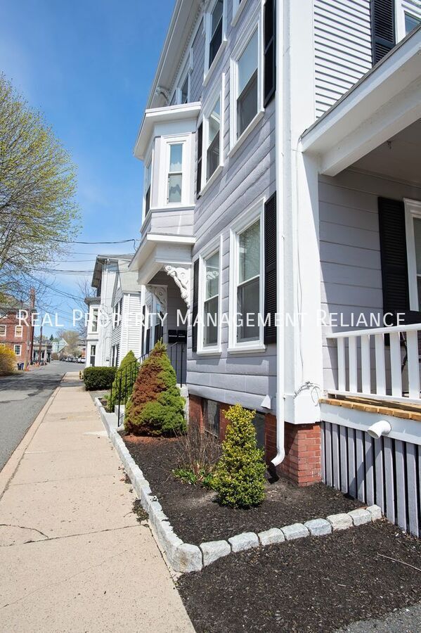 Building Photo - 16 Franklin Pl