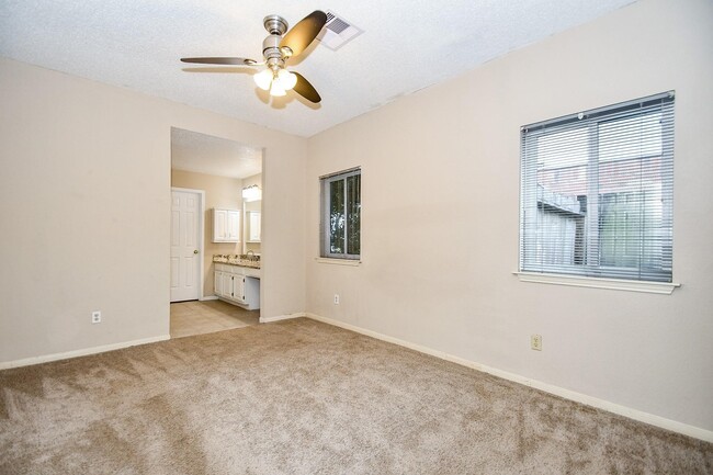 Building Photo - 3402 Hidden Creek Dr