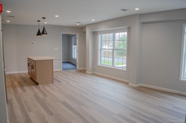 Building Photo - 540 Joslen Blvd