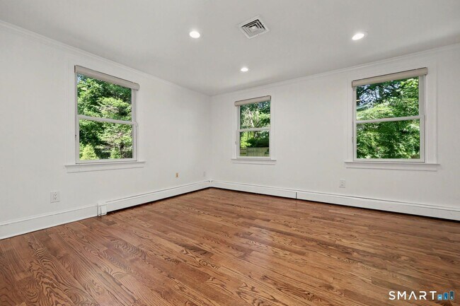 Building Photo - 130 W Norwalk Rd