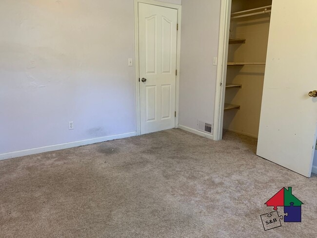 Building Photo - Barre Single Family Home - 4BR 1.5BA with In-Unit Laundry