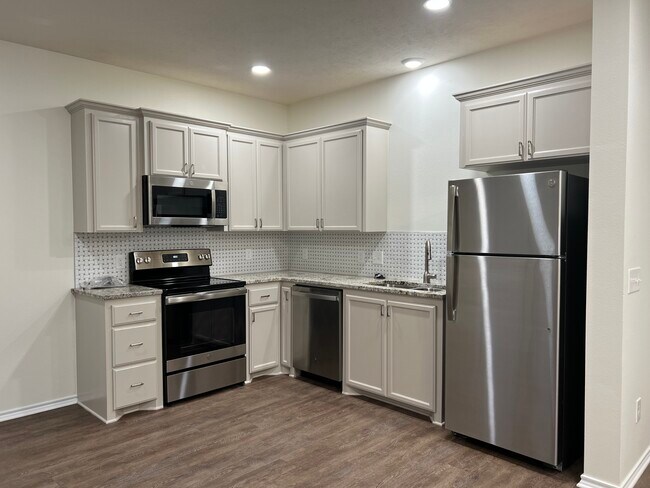 Building Photo - 3927 Brynlee Cir