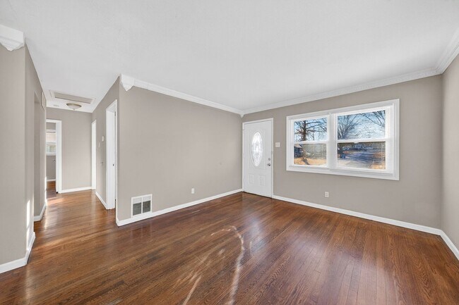 Building Photo - Spacious 3-Bedroom Home for Rent – Section 8 Welcome!