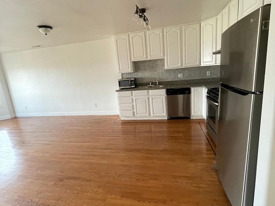 kitchen - 432 Russia Ave