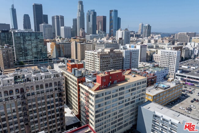 Building Photo - 746 S Los Angeles St