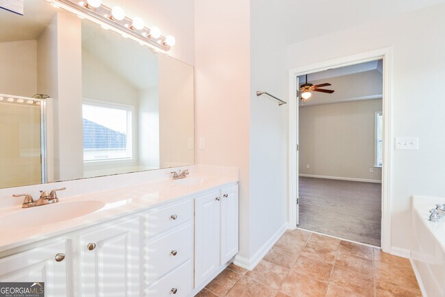 Building Photo - 8904 Crestview Cir