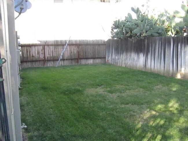 Building Photo - 461 Summertree Ln