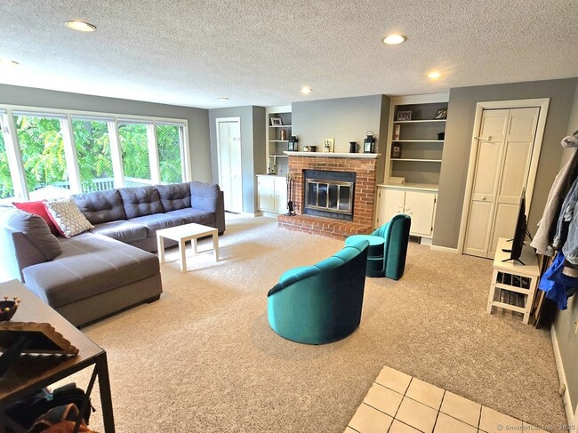 Building Photo - 16 Brightview Dr