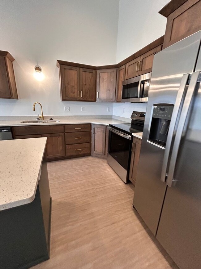 Building Photo - 3 Bed 3 Bath TownHome