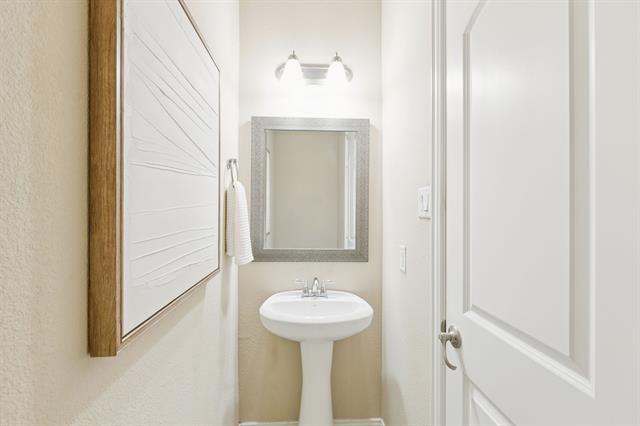 Building Photo - 6210 Eagle Nest Dr