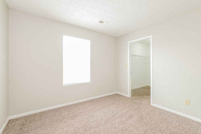 Building Photo - 4644 Kenross Dr