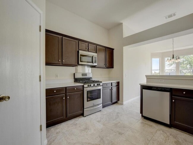 Building Photo - 114 Dana Dr