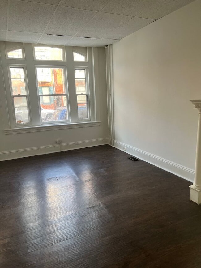 Building Photo - First-Floor Apartment Accepting Housing Vouchers