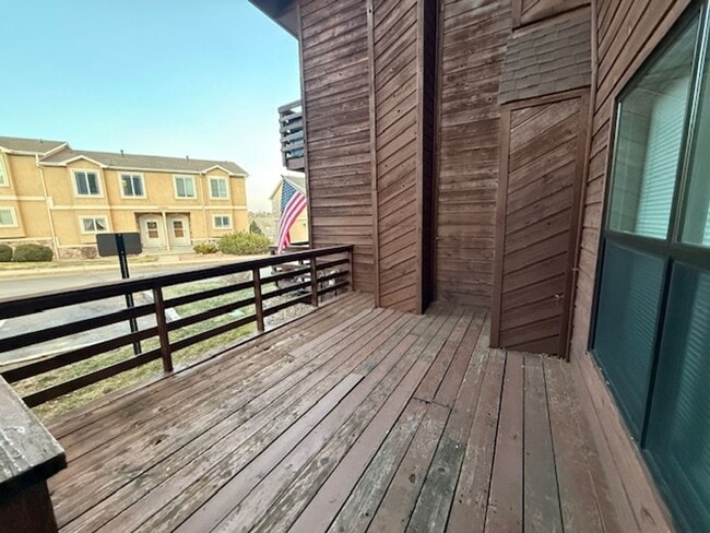 Building Photo - Beautiful West Side 2 Bedroom Condo w/ Views!!