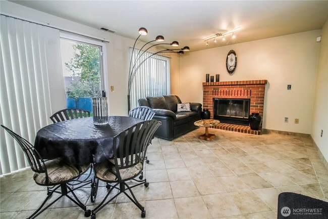 Building Photo - 10905 SE 220th Pl