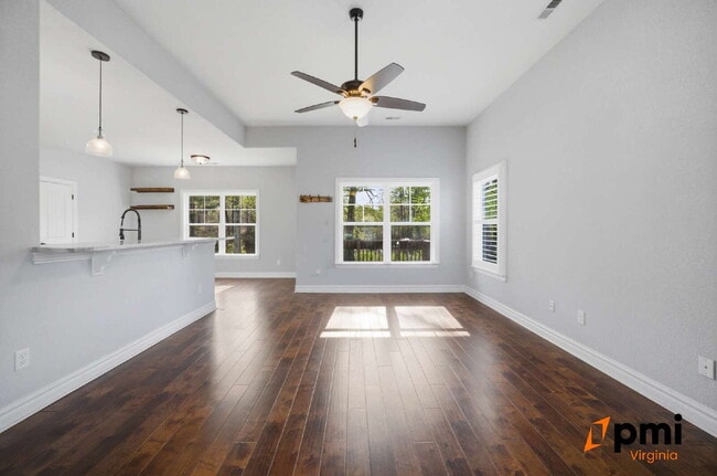 Building Photo - Stunning 5 Bedroom Waterfront Home with 2 car garage