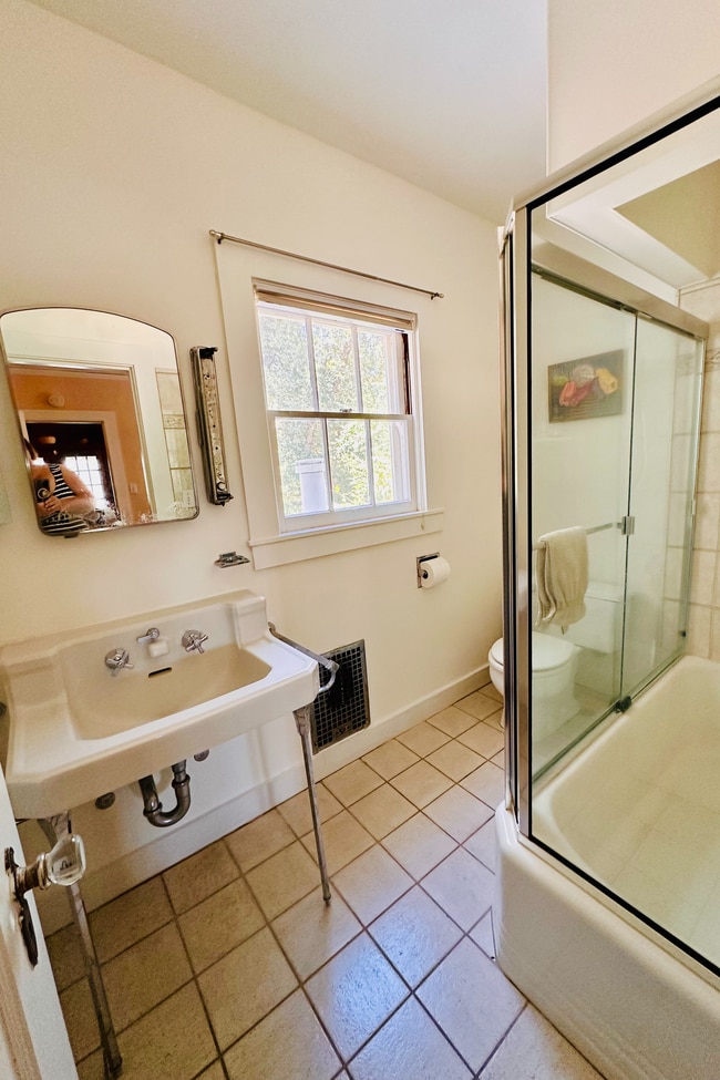 Building Photo - 2499 Madrona Ave