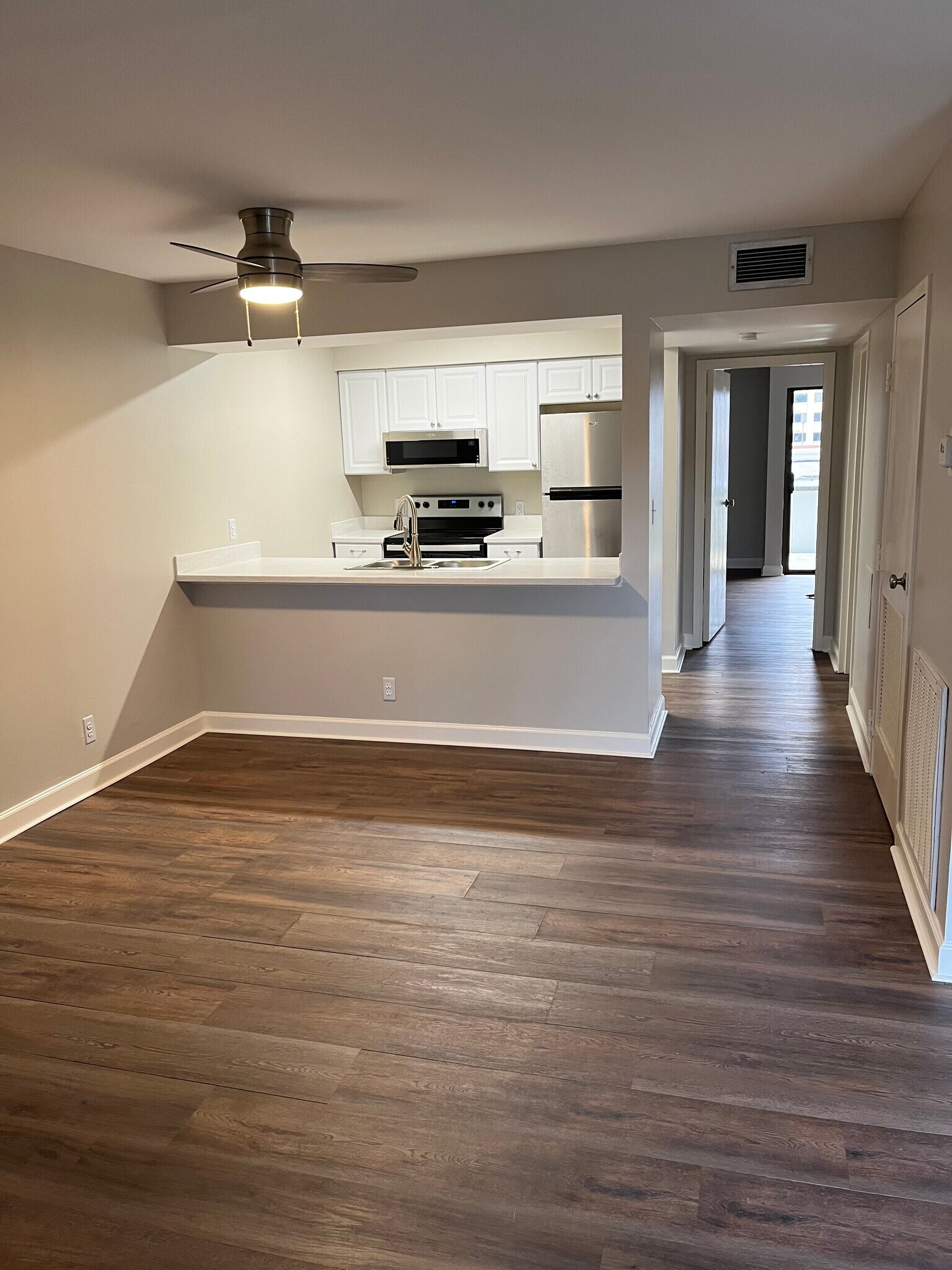 Building Photo - 2125 Blakemore Ave