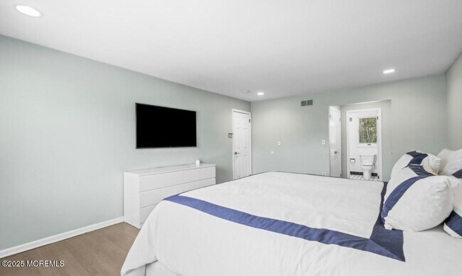 Building Photo - 16 Bridle Dr