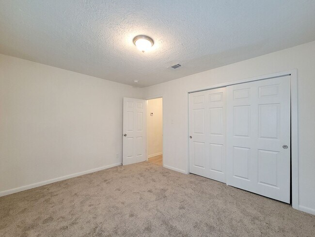 Building Photo - BEAUTIFUL REMODELED 3 BEDROOM 2 BATH WITH ...