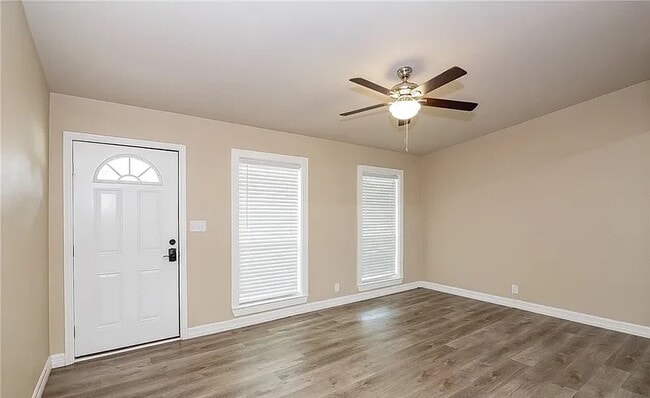 Building Photo - 4713 Dahlia Ln