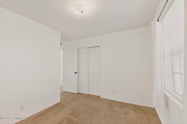 Building Photo - 8120 Ruidoso Rd NE