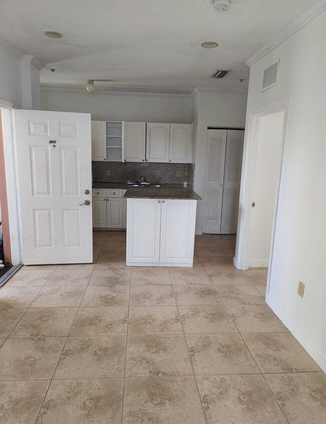 Building Photo - 629 SW 2nd St