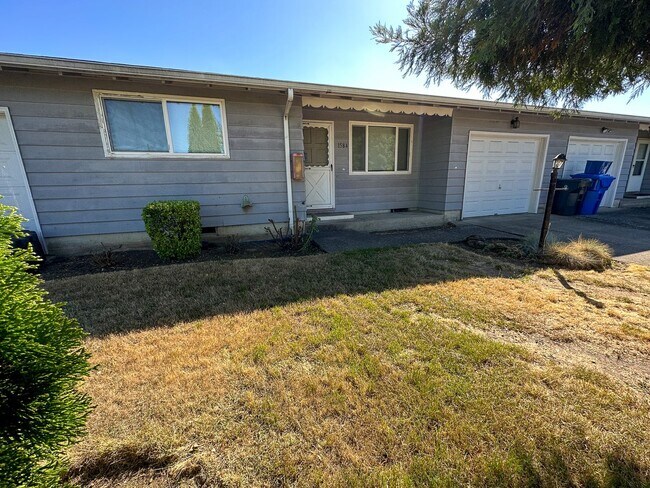 Primary Photo - EVERGREEN1574-1594