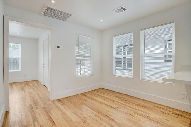 Building Photo - 6109 N Main St