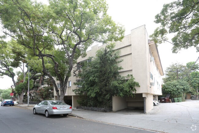 Building Photo - 3147 S Durango Ave