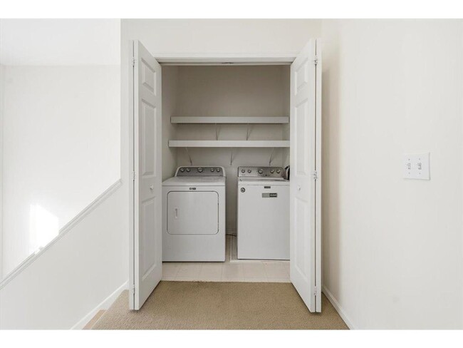 Building Photo - 325 W River Pkwy