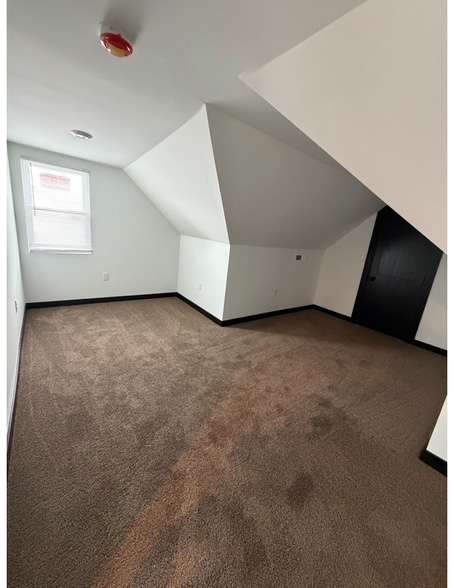 Building Photo - 2819 White Oak Dr