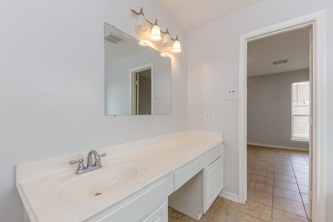 Building Photo - 7615 Greenwood Point Dr