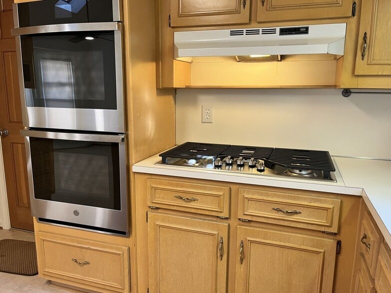 Building Photo - 972 Bridgegate Dr NE