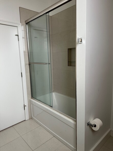 Building Photo - 246 E Main St