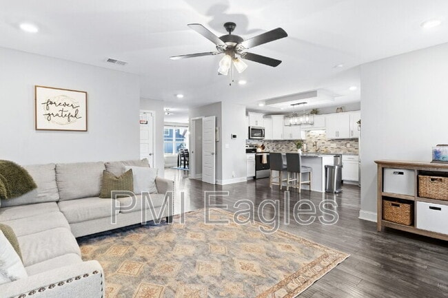 Building Photo - 491 Kinslow Ct