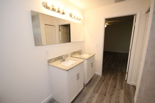 Building Photo - Beautiful 4 Bedroom, 2 Bathroom Home in Palm Bay!!